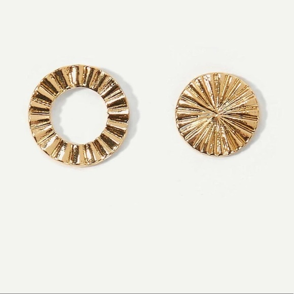 Jewelry - Mis match earrings 80s style gold color